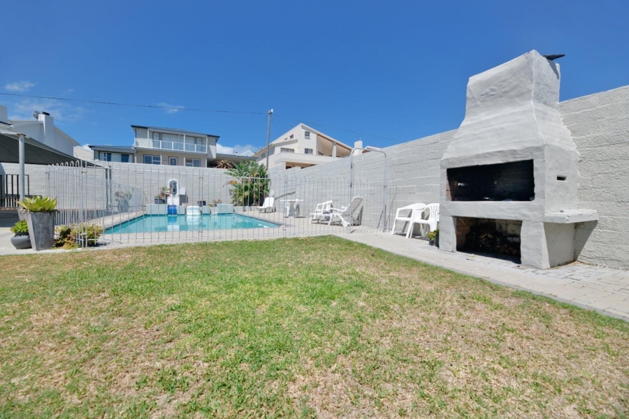 7 Bedroom Property for Sale in De Kelders Western Cape